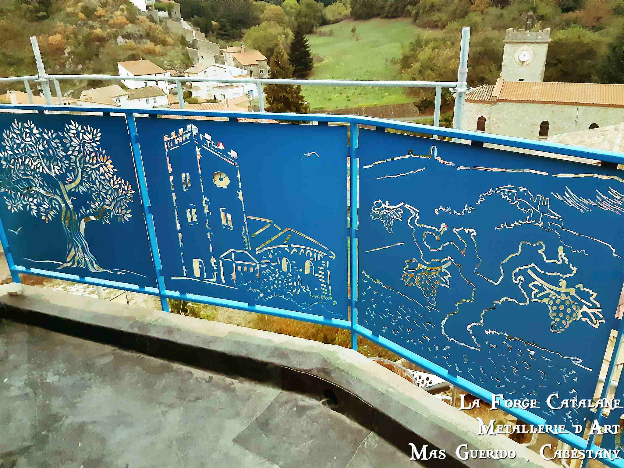 garde corps decoupe laser paysage thermolaquage bleu forge catalane.jpg